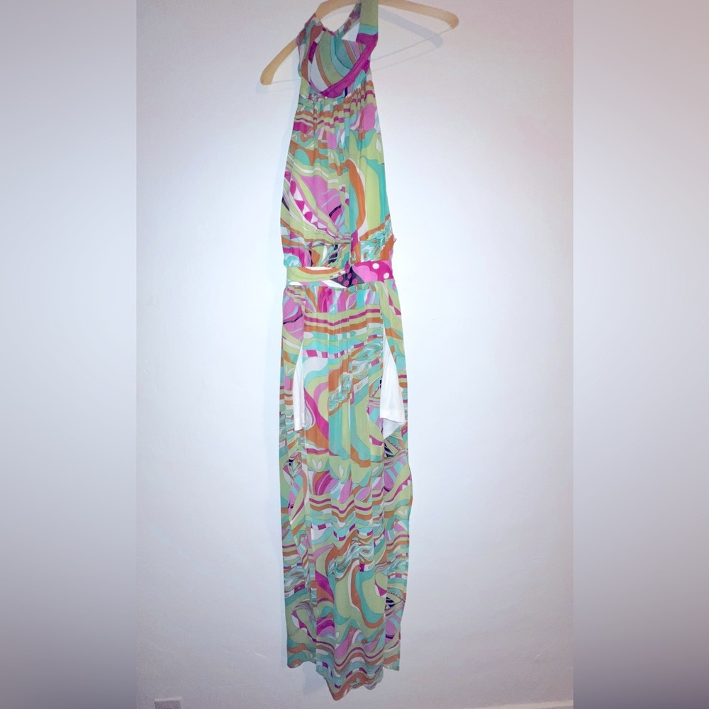 Elegantly short in dress. Silk looks!